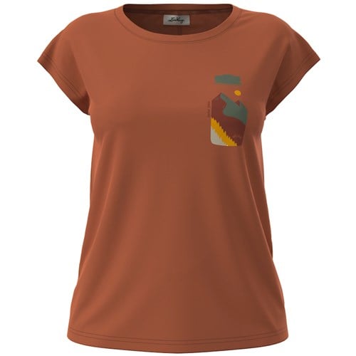 En t-skjorte med grafisk design p&#229;.